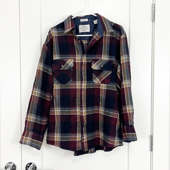 Northwest Territory Large Red, Blue, White Plaid Button Down Collared Shirt - Picture 1 of 7